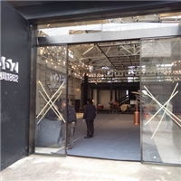 北京江羽鋼化玻璃加工公司信息盡在中玻網(wǎng) www.glass.com.cn 第1頁